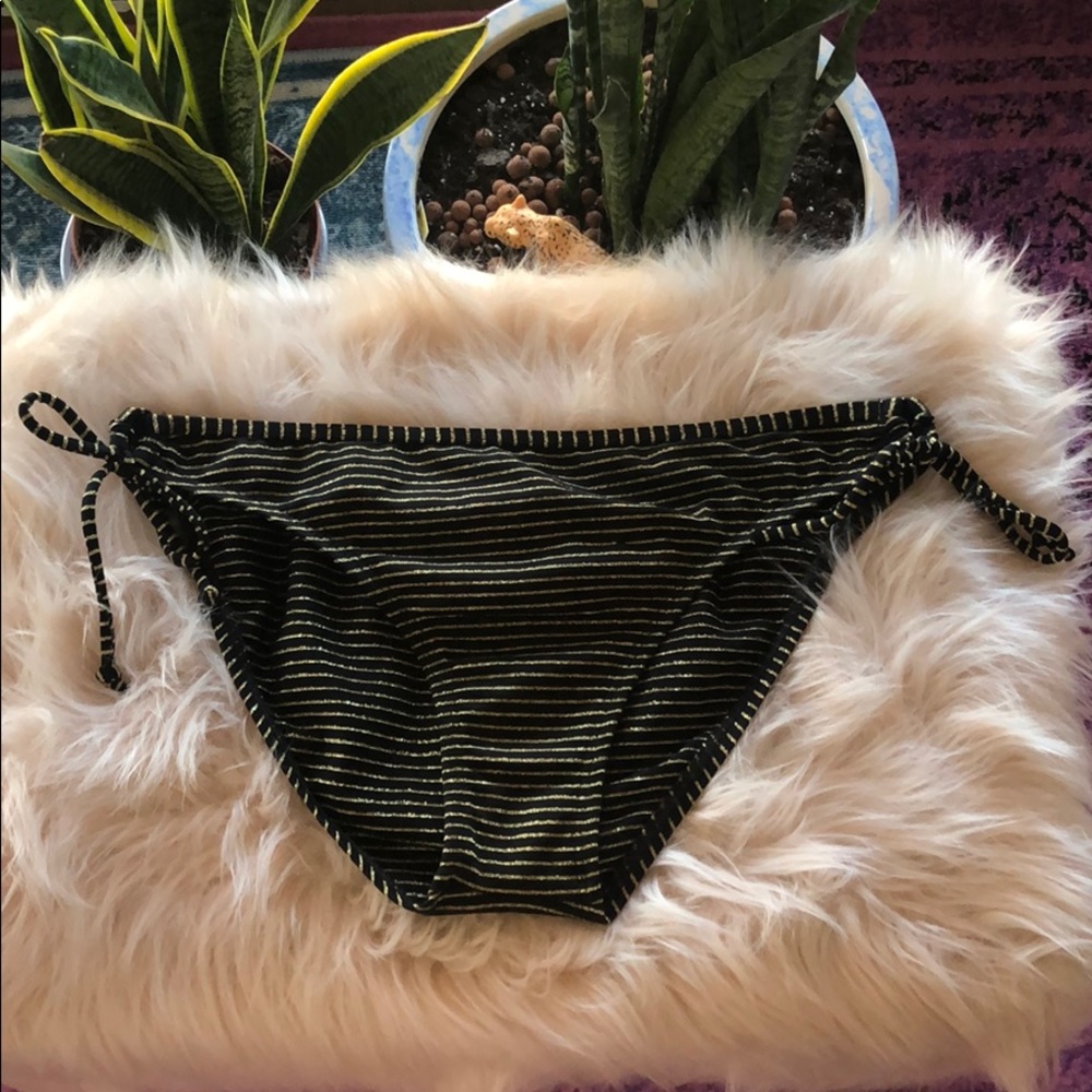 NWOT G by GUESS size Large bikini bottom